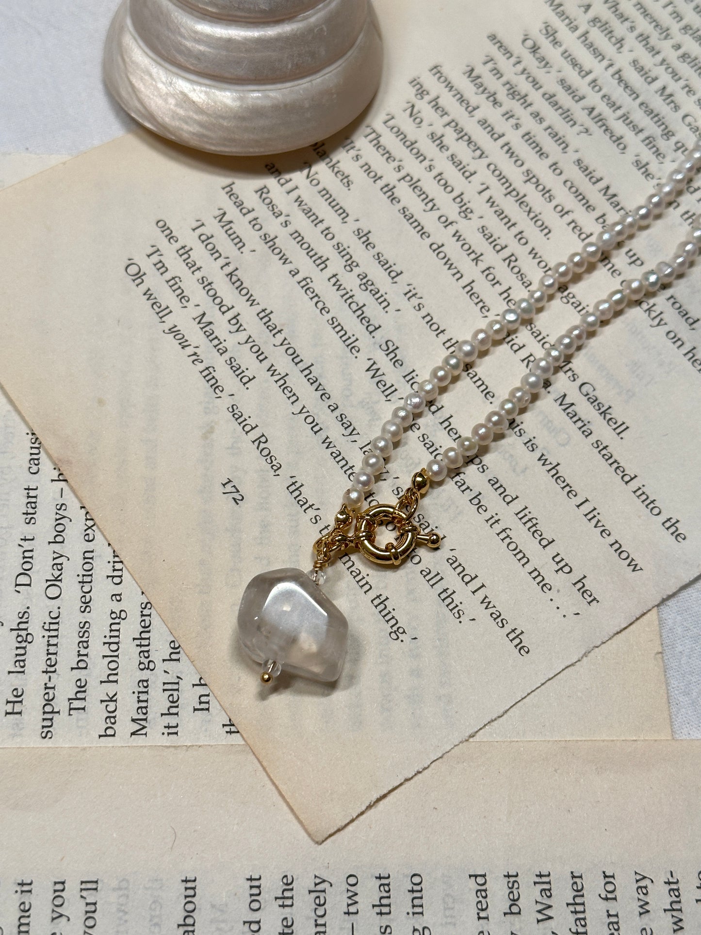Airy Pearl Crystal Necklace