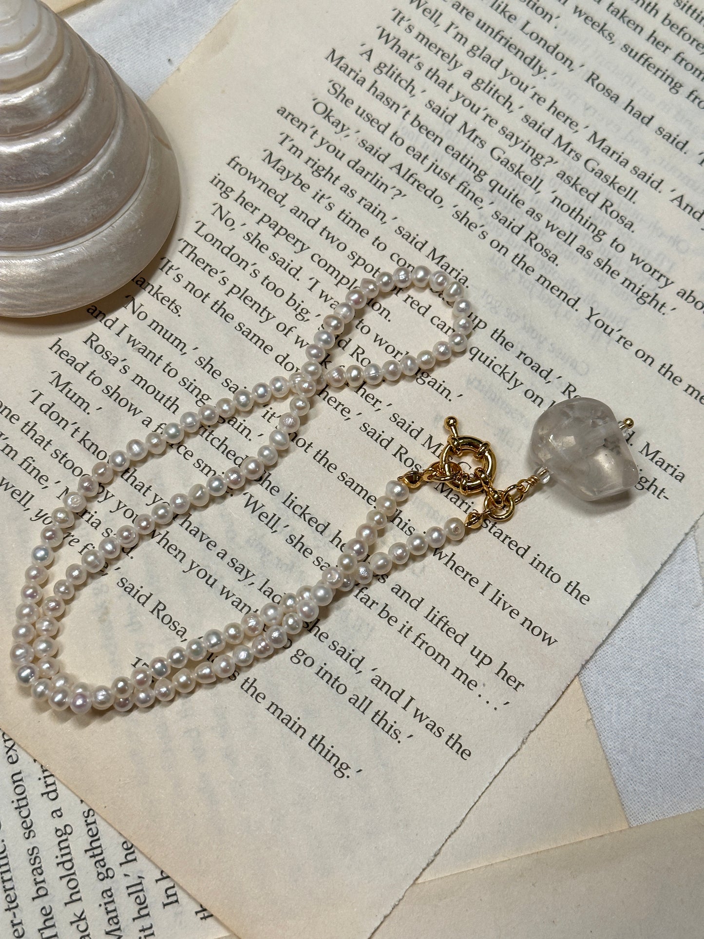 Airy Pearl Crystal Necklace