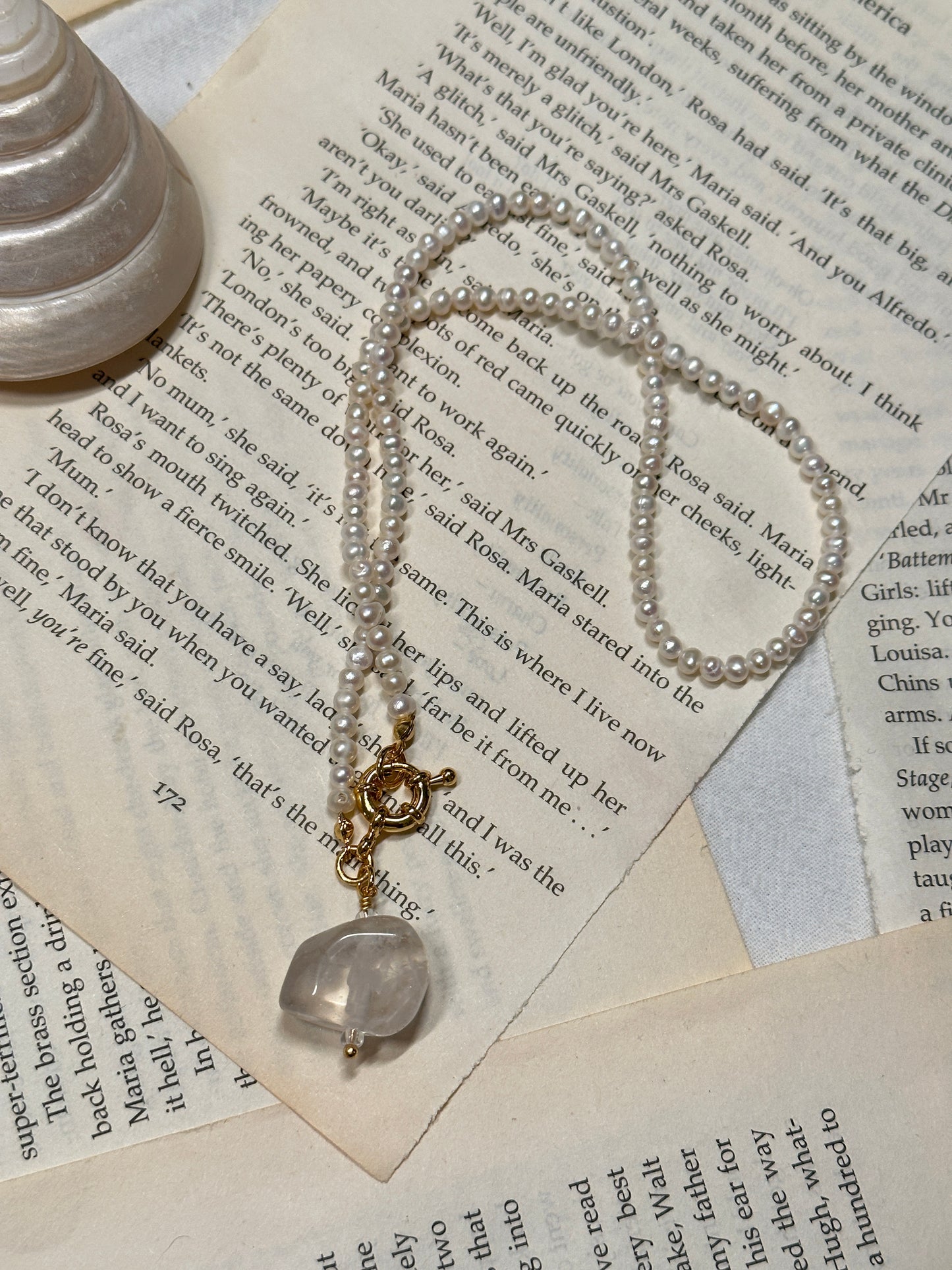 Airy Pearl Crystal Necklace