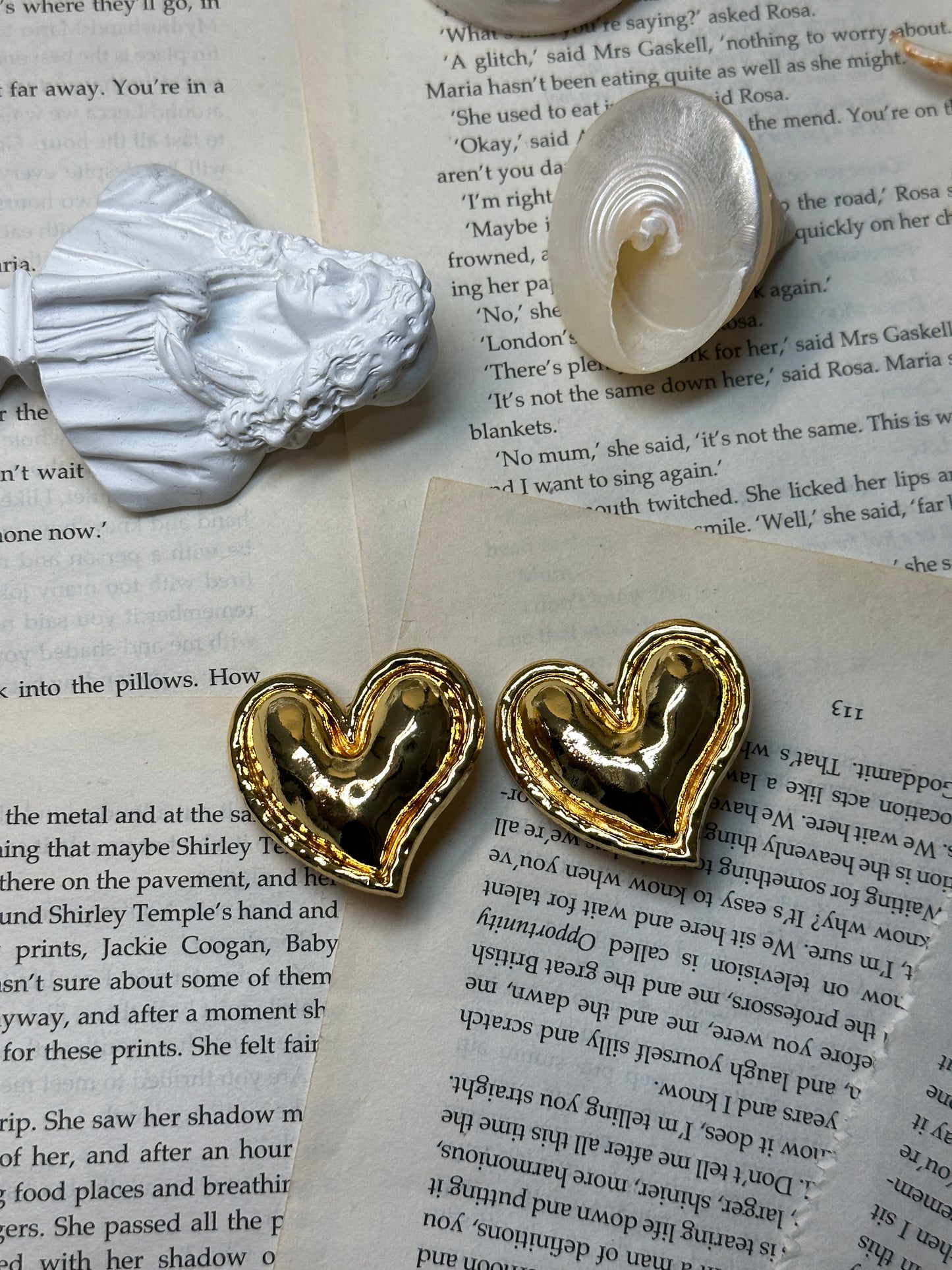 Opulent Heart-Shaped Retro Ear Clips