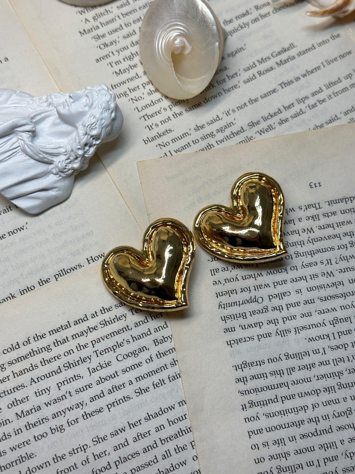 Opulent Heart-Shaped Retro Ear Clips