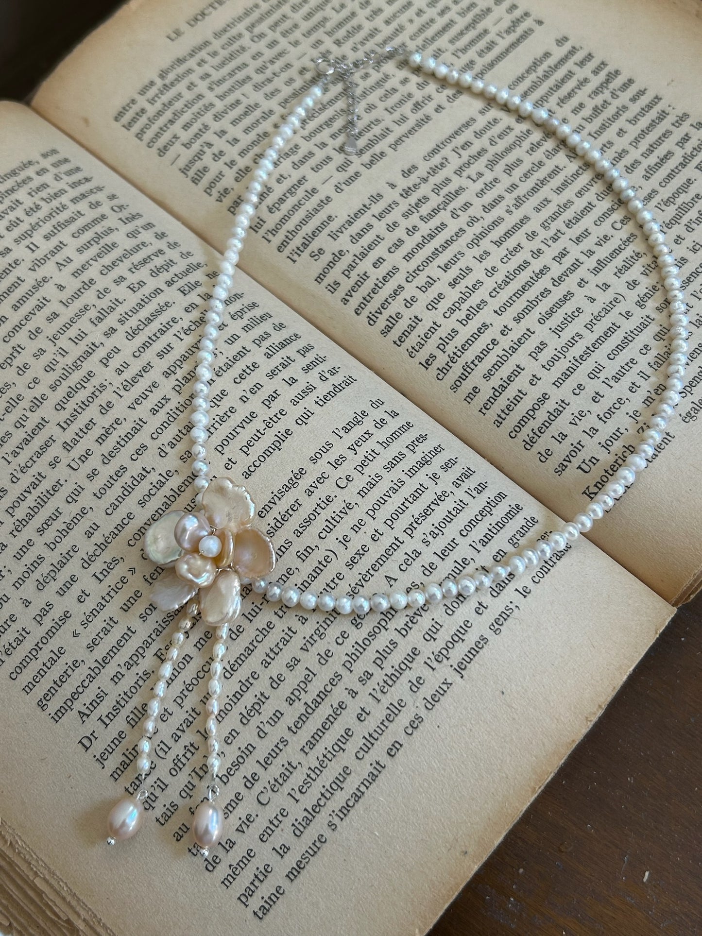 Lustre Fleur Necklace