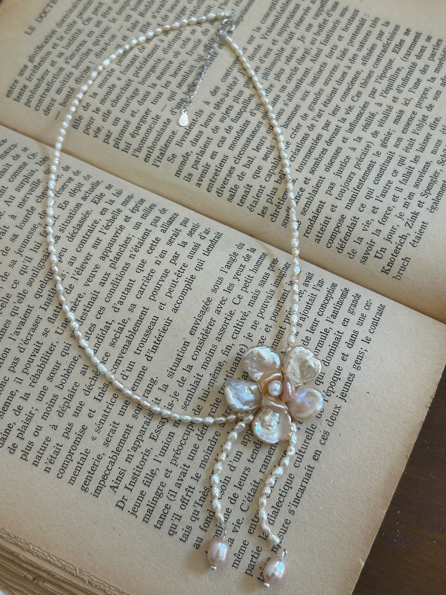 Lustre Fleur Necklace