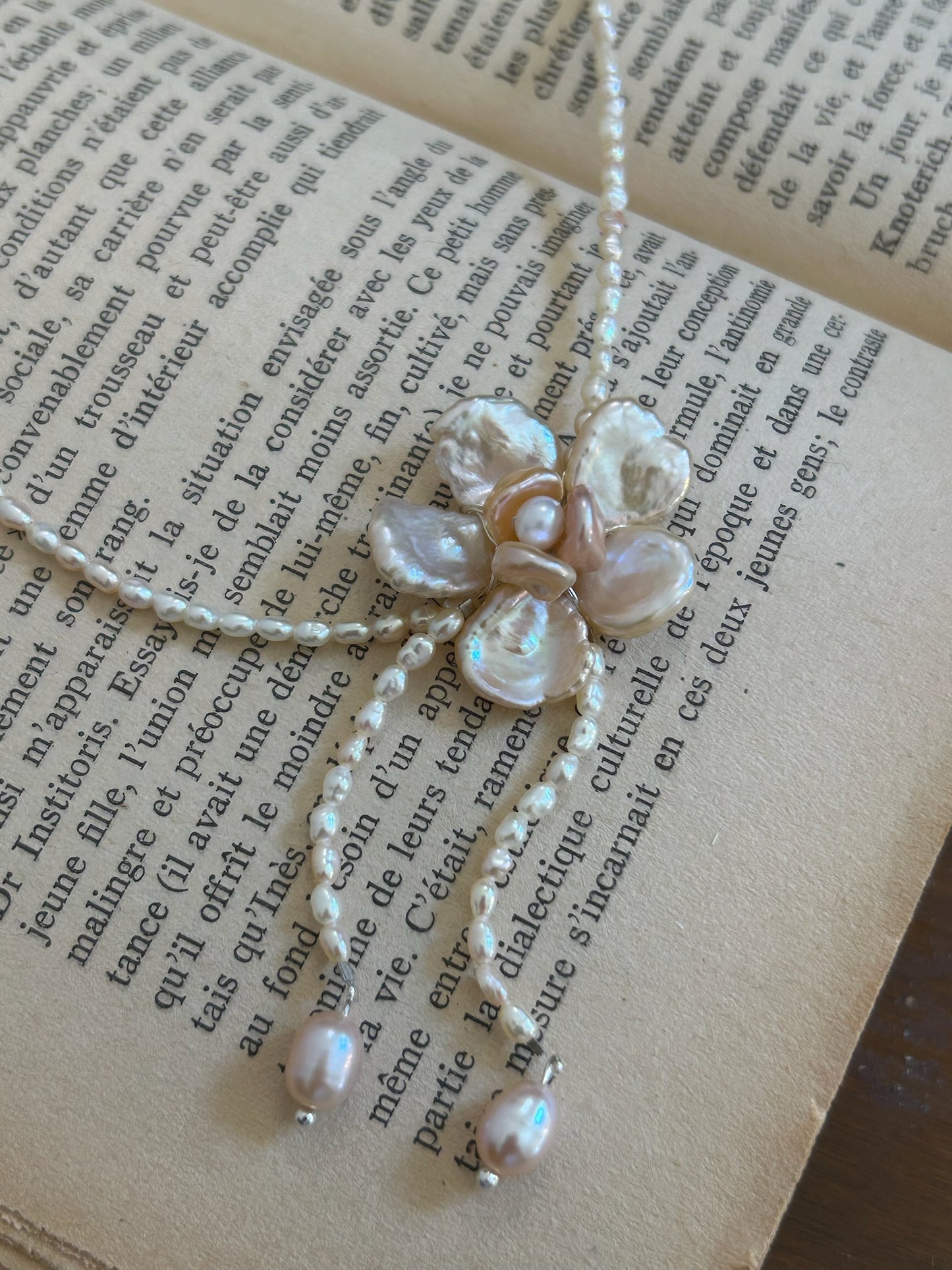 Lustre Fleur Necklace
