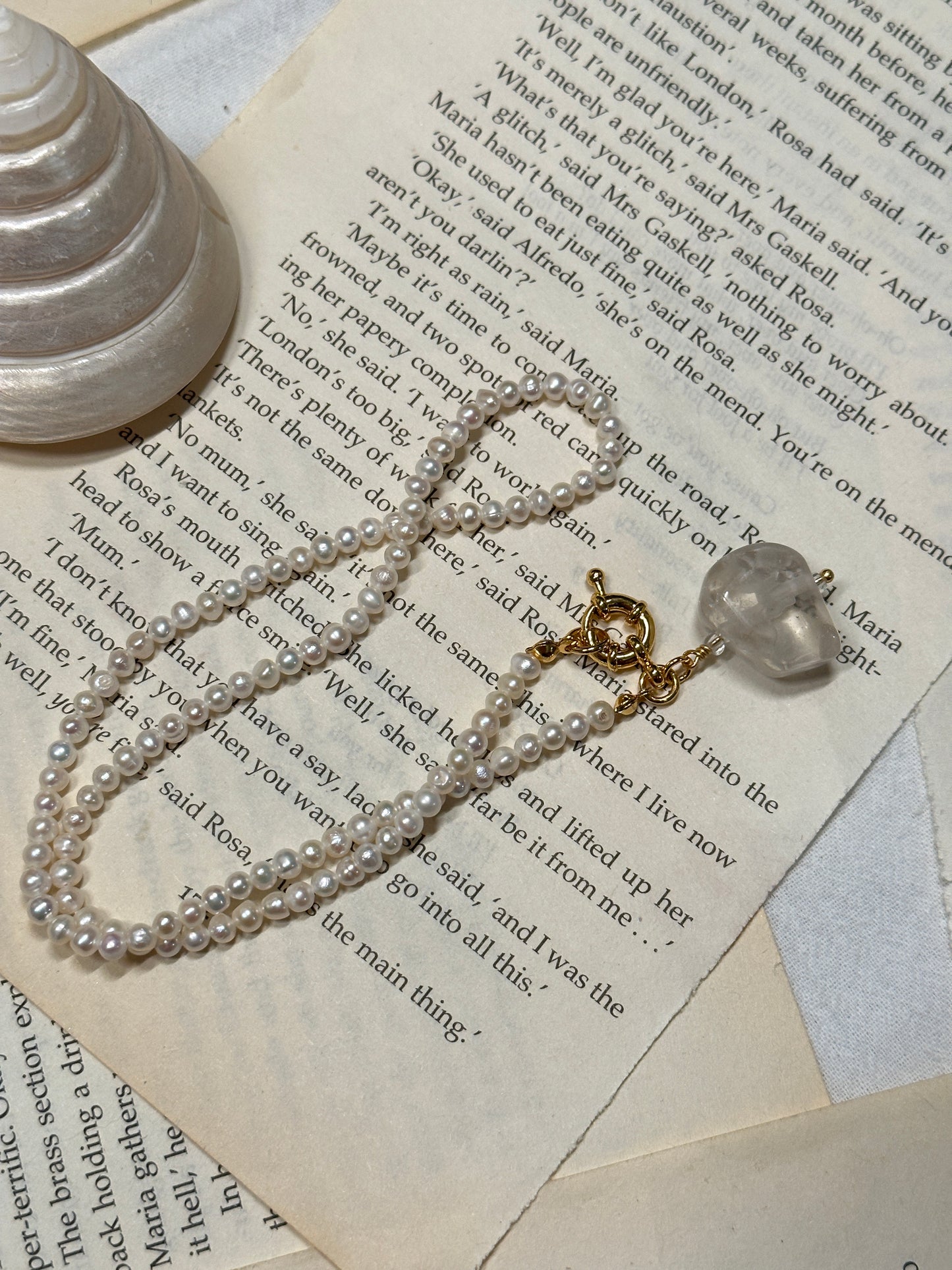 Airy Pearl Crystal Necklace